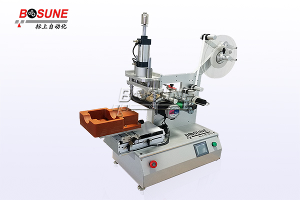 紅酒貼標機常見問題與自動化研發優化方案